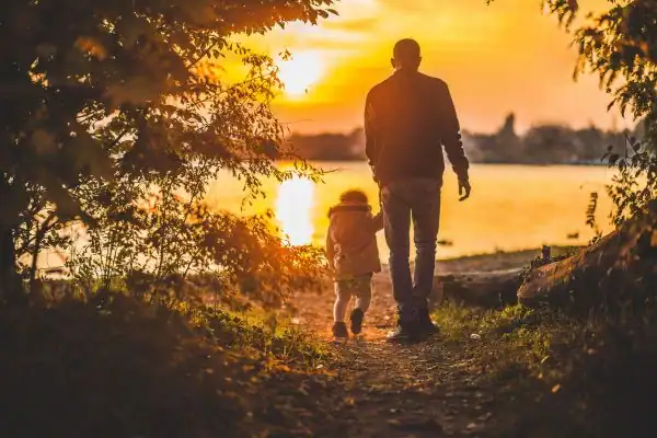 image of dad and child - parental alienation Burton upon Trent